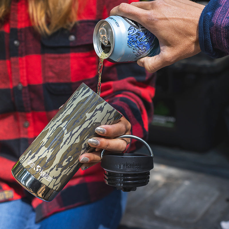 12oz-tkwide-with-cafe-cap-mossy-oak-i0 12oz_tumbler_mossyoak_bottomlands_beer_pour_square.jpg