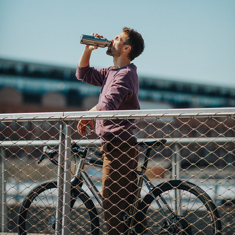 12oz-rise-reflect-with-bamboo-cap-u3 16oz_rise_reflect_man_bike_square.jpg
