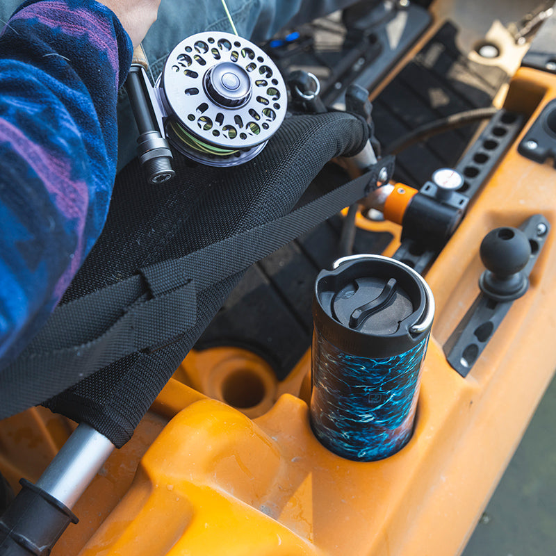12oz-tkwide-with-cafe-cap-mossy-oak-i0 16oz_tumbler_mossyoak_bass_cafe_kayak_top_square.jpg