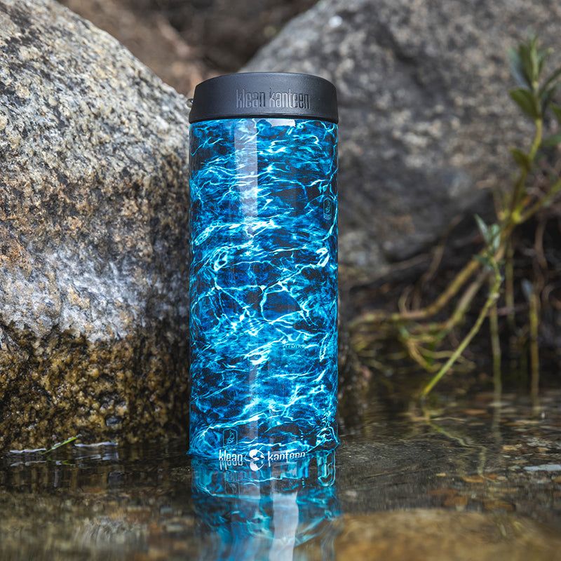 20oz-tkwide-with-cafe-cap-mossy-oak-p7 16oz_tumbler_mossyoak_bass_cafe_water_closeup_square.jpg