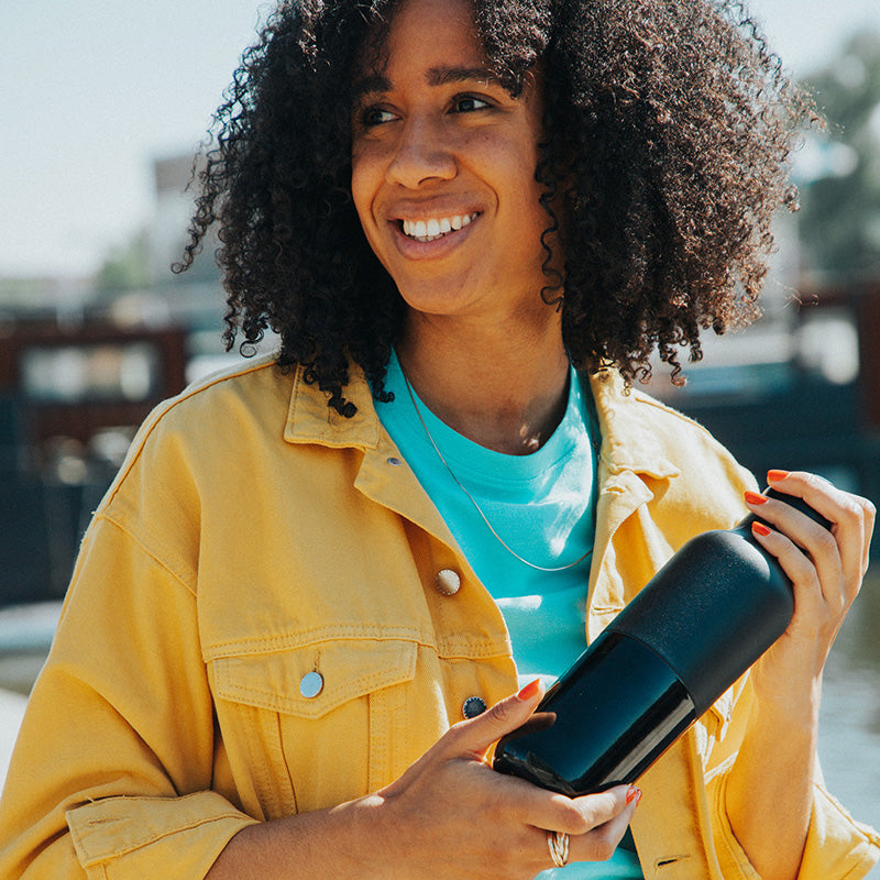 20oz-rise-classic-with-arch-loop-cap-d2 20oz_rise_classic_insulated_bottle_black_woman_smile_square.jpg