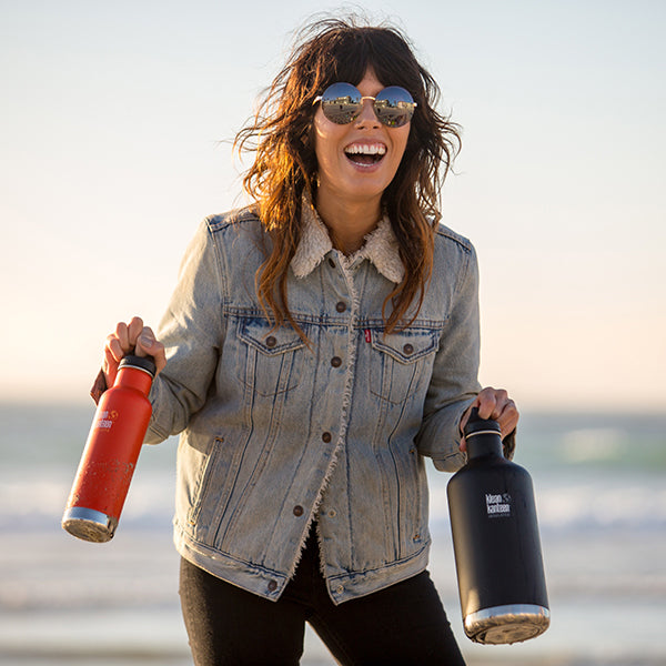 64oz-classic-with-loop-cap-n1 64oz_insulated_classic_black_beach_smile_square.jpg