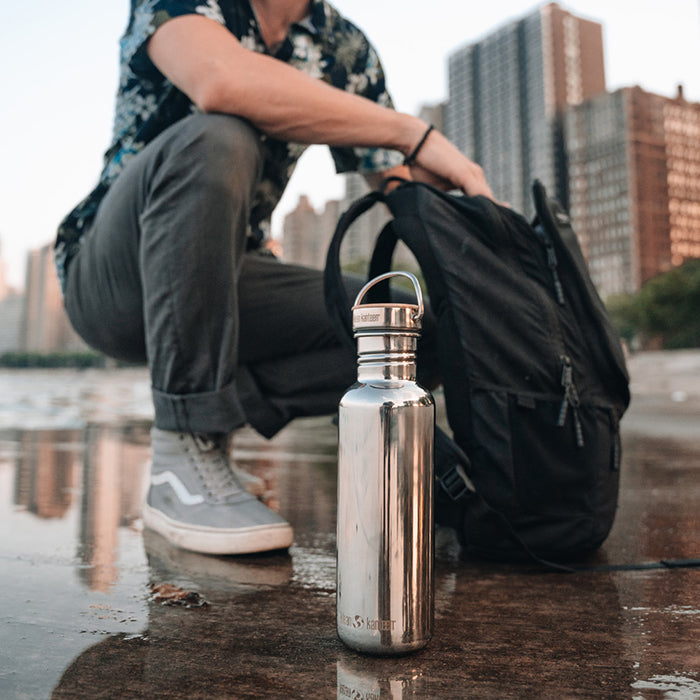 27oz-reflect-with-bamboo-cap-t3 K27SSLRF-MS-BAMBOO_reflect-bottle_city_lifestyle_ff882516-9bd8-49cf-b515-736a0a9c889f.jpg