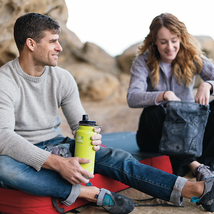 tkwide-chug-cap-m8 K32TKWSSL-JP-chug_cap_bouldering_lifestyle.jpg