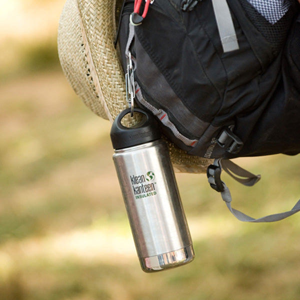 steel-s-biner-3-u6 carabiner_steel_bottle_backpack_lifestyle_dd4fef2d-f5d2-4f32-ac05-c706bd6b518e.jpg