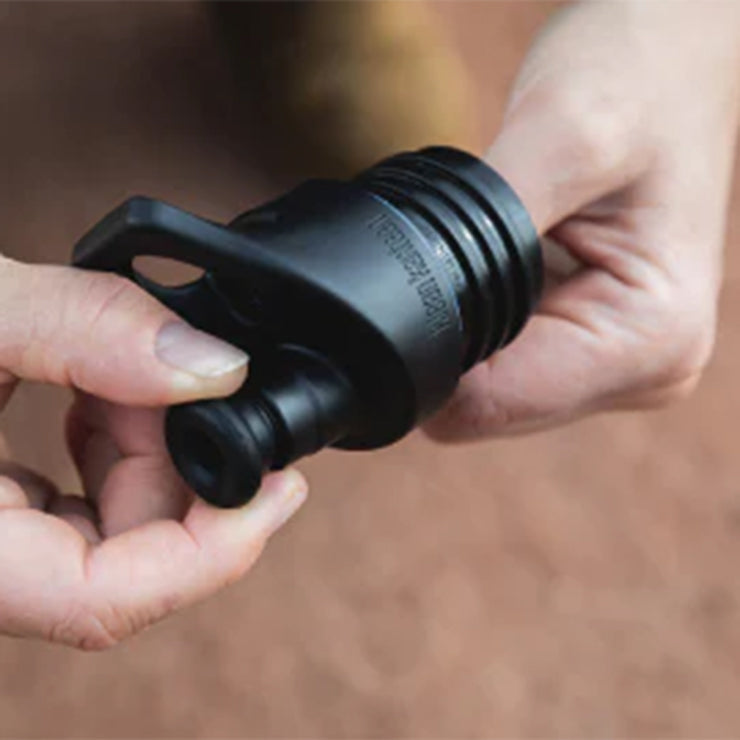 sport-cap-maintenance-kit-w0 sport_cap_maintenance_kit_pull_valve_out_lifestyle.jpg