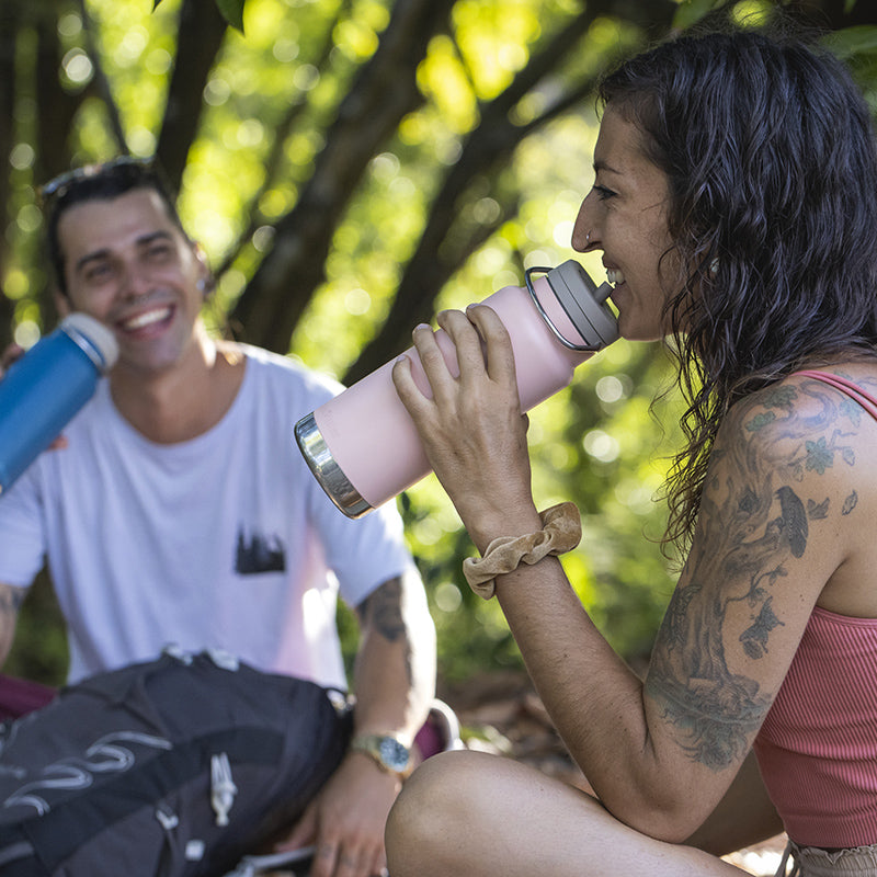 32oz-tkwide-with-twist-cap-r8 tkwide_32oz_insulated_bottle_twist_costarica_couple_drink_square.jpg